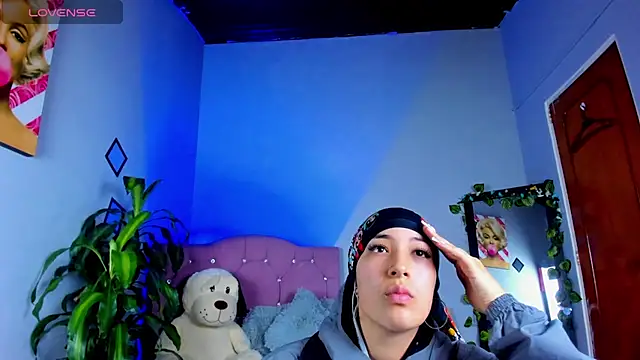 SilkWhisper__8n Live XXX chat