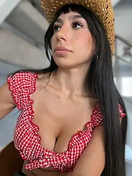LoveLillyy Шоу с уебкамера