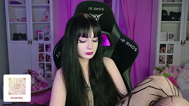 XXX chat uživo modela MiaScarlettt