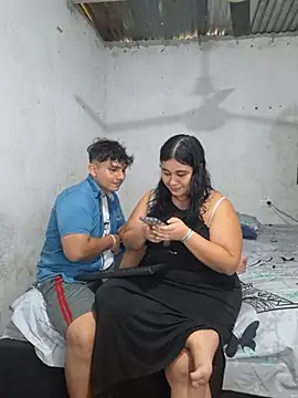 ParejaCurvy20's Live XXX Chat
