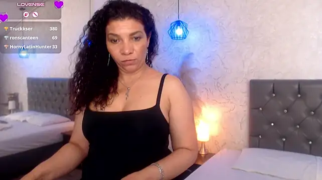 Serena_Houstonn Chat XXX in diretta