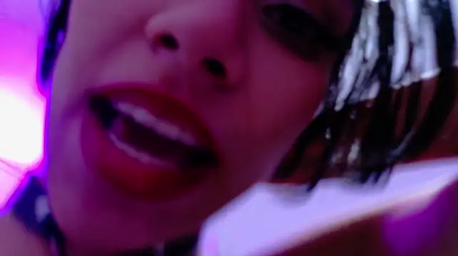 Chat +18 de ThreeForFun_OS ao vivo