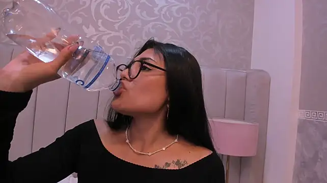 NicoleMoretty Webcam-Show