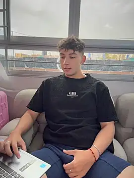 OLIVER_Kn Live XXX chat