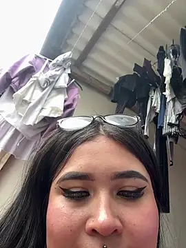 LunnaMoretii2's Live XXX Chat
