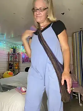 TrenaAnn's Live XXX Chat