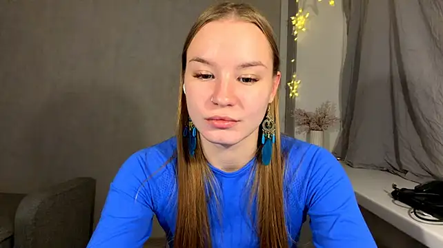 FridaMoncur's Live XXX Chat