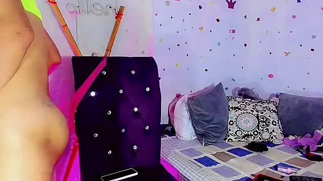 XXX chat uživo modela lilith-12
