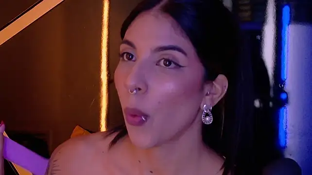 VioletaHills_'s Live XXX Chat