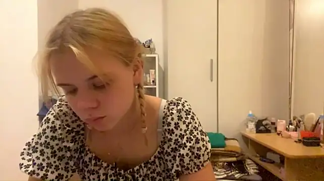 EmeliaNehring's Live XXX Chat