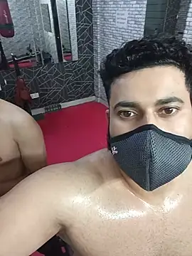 Cena_desihunk: διαδικτυακό σόου στην κάμερα