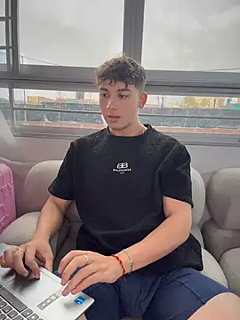 OLIVER_Kn Live XXX chat