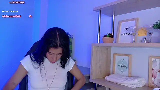 EmmiShery's Live XXX Chat