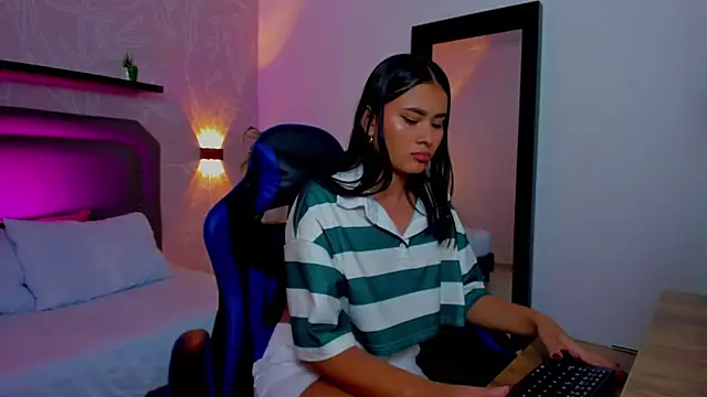 laura_chips – Naživo XXX chat