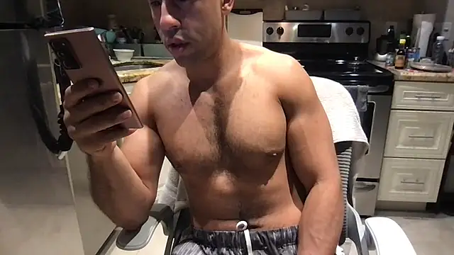 دردشة BigGuyMuscle الجنسية المباشرة