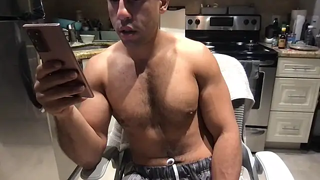 Chat XXX en directo de BigGuyMuscle