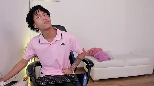 XXX chat uživo modela NoahBull19