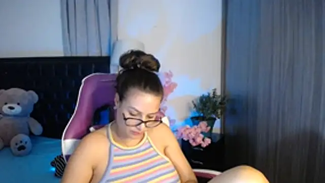 esmeraldaa230's Live XXX Chat