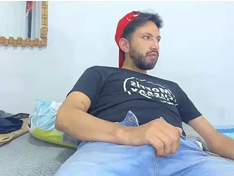 thomass1018 live XXX chat
