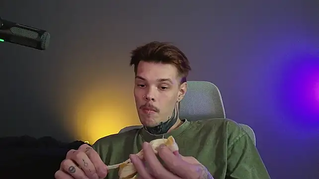 צ'אט XXX בשידור חי של DENIS_HERE