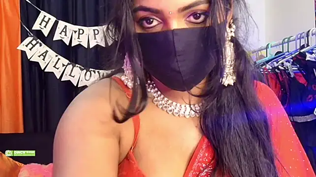 Goddess_niharikaa Adlı Modelin Canlı XXX Sohbeti