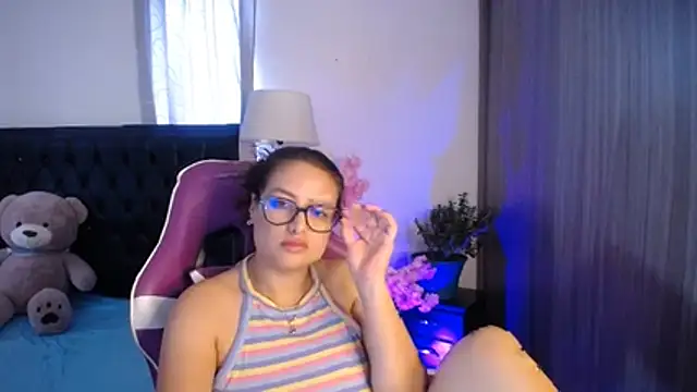 esmeraldaa230's Live XXX Chat
