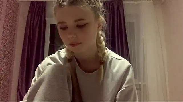 EdwinaDespres' Live XXX Chat