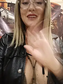 Katy__A Adlı Modelin Canlı XXX Sohbeti