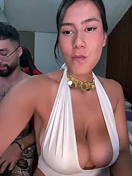 Chat +18 de Two_Shades ao vivo