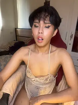 แชท XXX สดของ Plaxxxtique