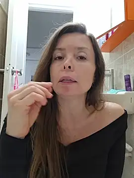karina_warthon Adlı Modelin Canlı XXX Sohbeti