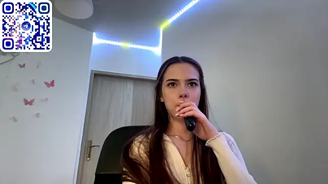 ElieFluttershy's Live XXX Chat