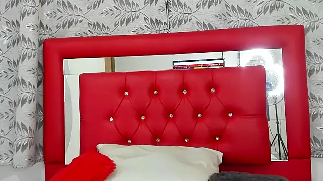 AngelaMonroe69's Live XXX Chat