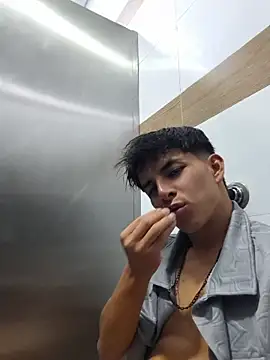 ZaneHoward XXX чат на живо