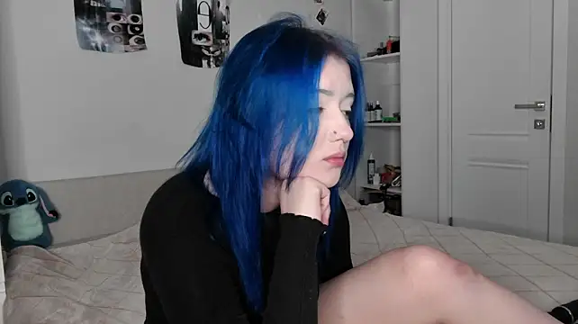emilia_off0's Live XXX Chat