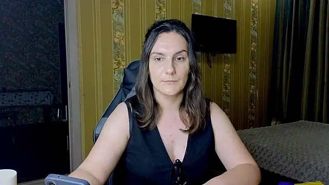 FlirtNowCryLater's Live XXX Chat