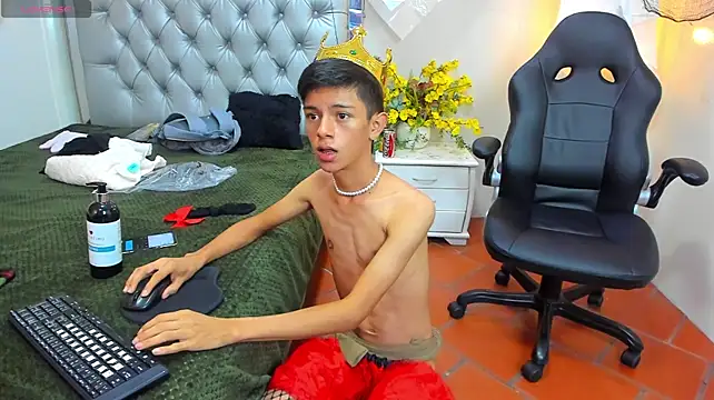 Онлайн чат XXX fem_danny7
