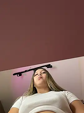 lunablossom_ Adlı Modelin Canlı XXX Sohbeti