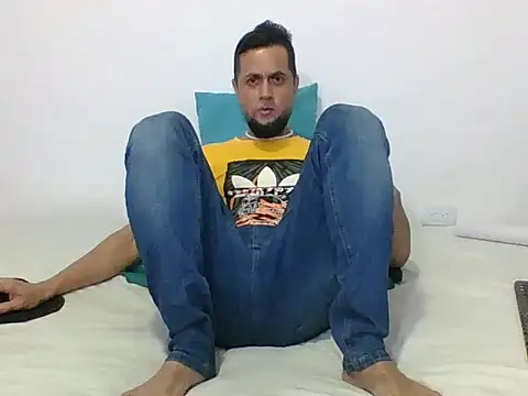 צ'אט XXX בשידור חי של TRIISTAN_KING10