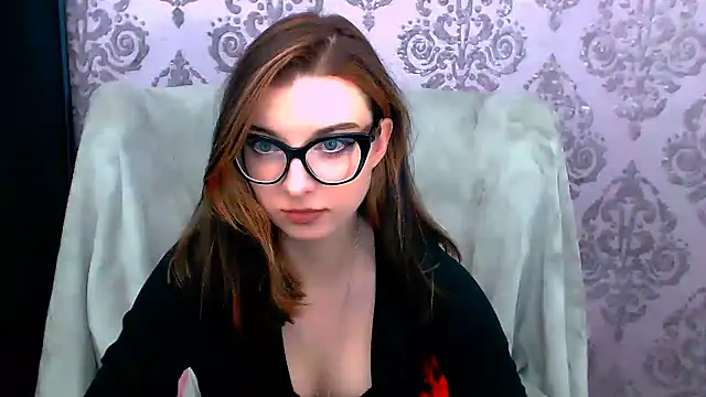 DominantLuna Chat XXX live
