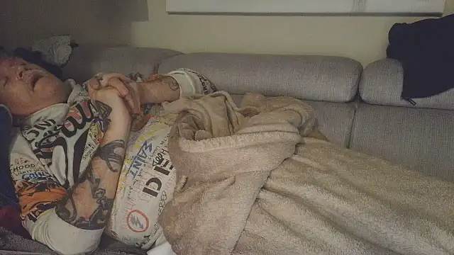 overmydadbody222 Chat XXX live