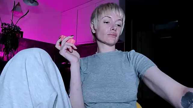 _Misha_Addams_ Adlı Modelin Canlı XXX Sohbeti