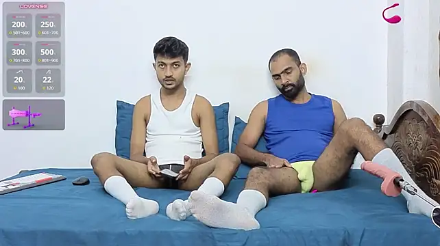 แชท XXX สดของ DesiDaddyandSon