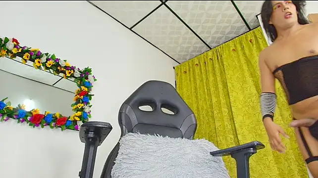 Chat +18 de Elektra_bigcock ao vivo