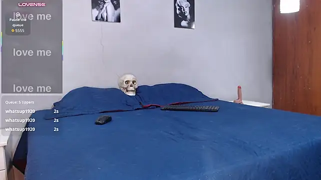 tiberius_blaunch élő XXX-chatje