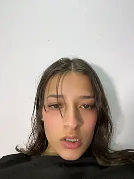 BIIA_SWEET Adlı Modelin Canlı XXX Sohbeti