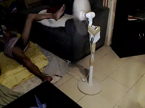 Chat +18 de Trish_CurveCock ao vivo