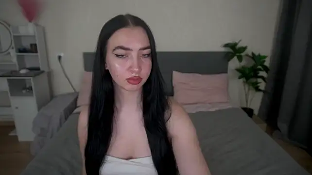 WildKittenX_ Adlı Modelin Canlı XXX Sohbeti