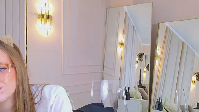 StellaMour Adlı Modelin Canlı XXX Sohbeti