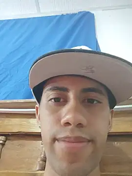 Dennis_Lupers' Live XXX Chat